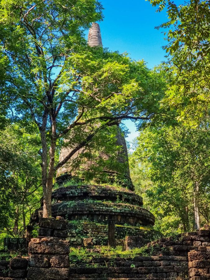 chedi ean en peripherie du parc historique de si satchanalai