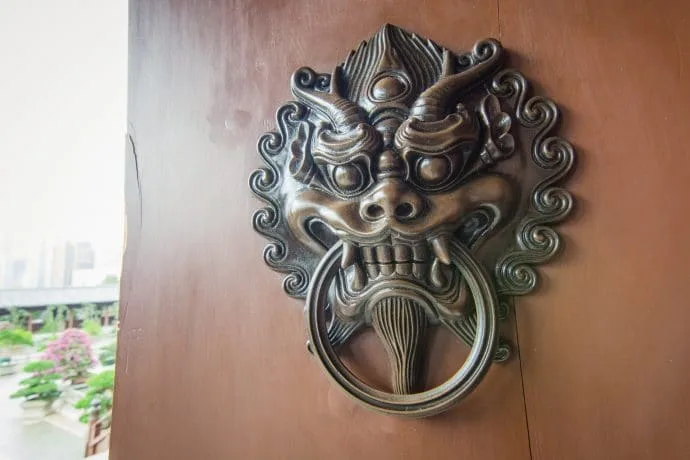 chi lin door decor - hong kong