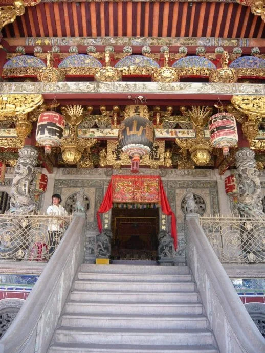 staircase entrance leong san tong khoo kongsi penang