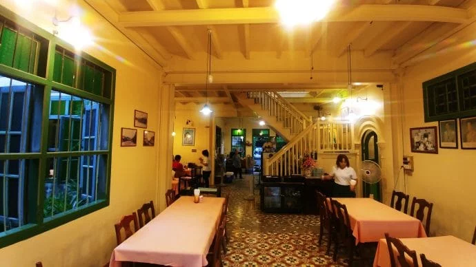 interior restaurant raya house phuket town