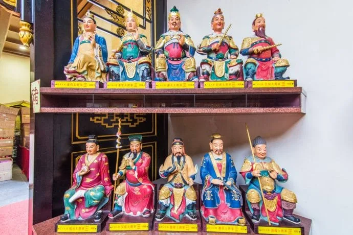 protective statuettes che kung temple - hong kong