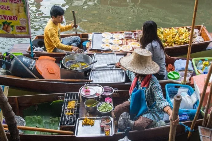 boats floating market damnoen saduak