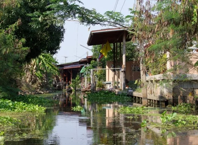 channel around damnoen saduak 2010