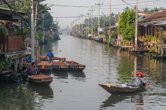 canal matin damnoen saduak