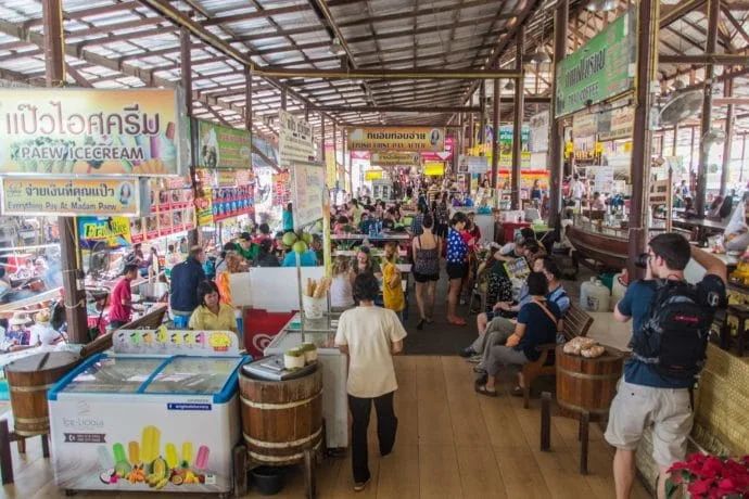 restaurant corner floating market damnoen saduak
