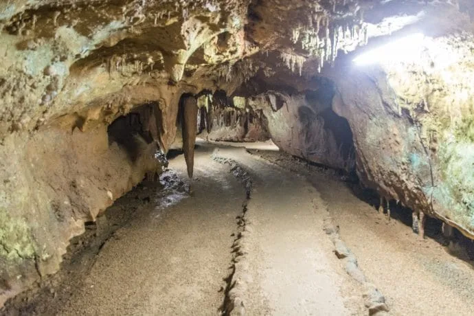 passage under the cave khao kob trang