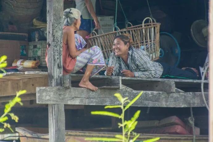 laugh floating market damnoen saduak