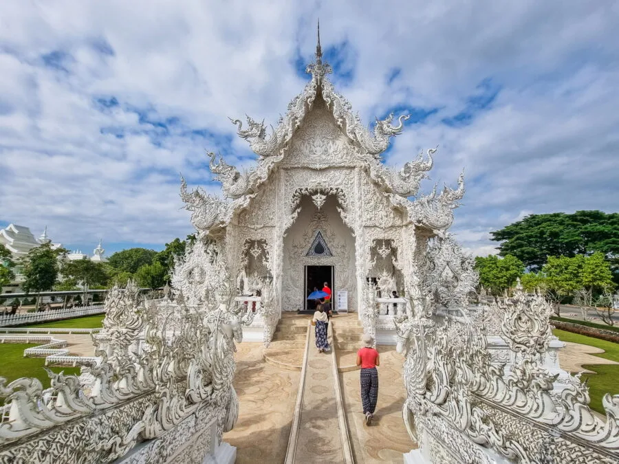 white temple bridge chiang rai