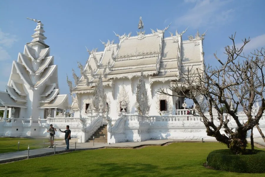 ubosot white temple after earthquake 2014 chiang rai