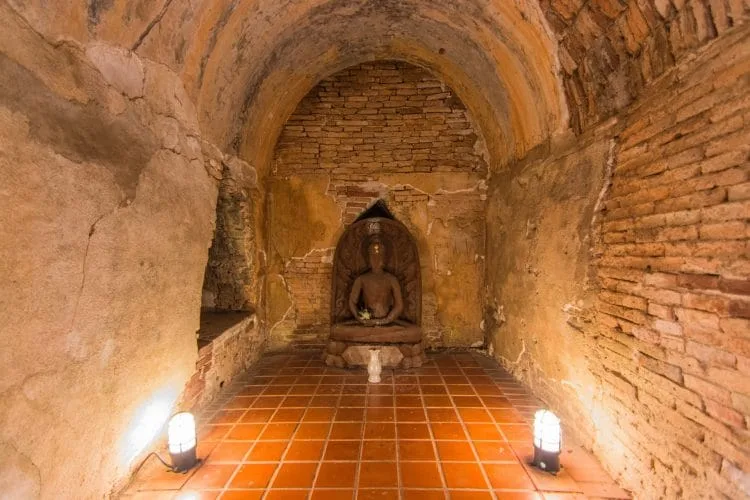 buddha tunnel wat umong - chiang mai