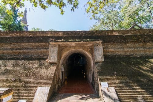 entree tunnels wat umong - chiang mai