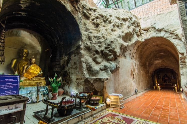 lieu priere wat umong - chiang mai