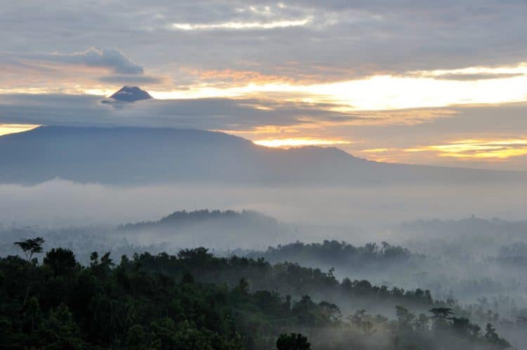 lever de soleil a borobudur - java - indonesie