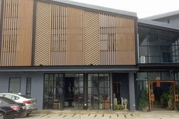 exterior hug inn hotel phrae
