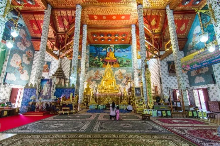 interior ubosot wat phra that cho hae phrae - thailand