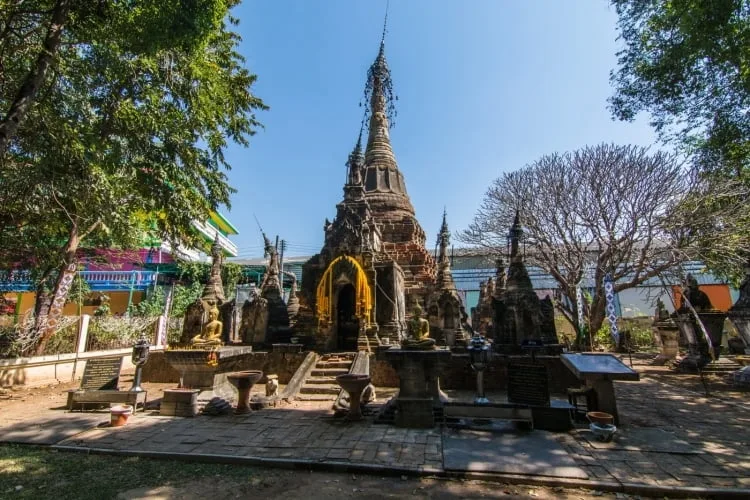 old chedi wat chom sawan phrae - thailand