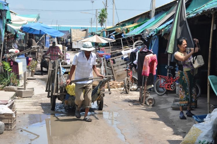 marché frontalier aranyaphrathet - thailande