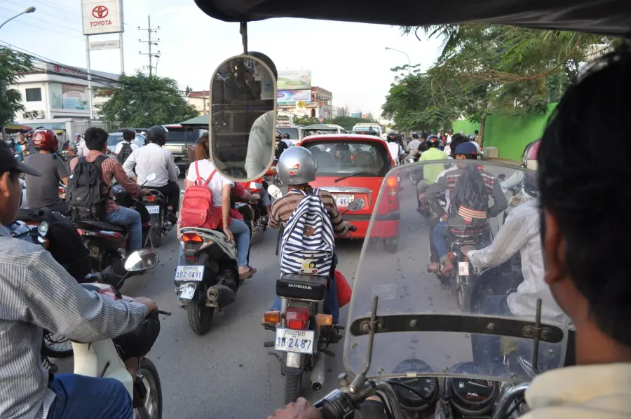 traffic rush hour phnom penh cambodia