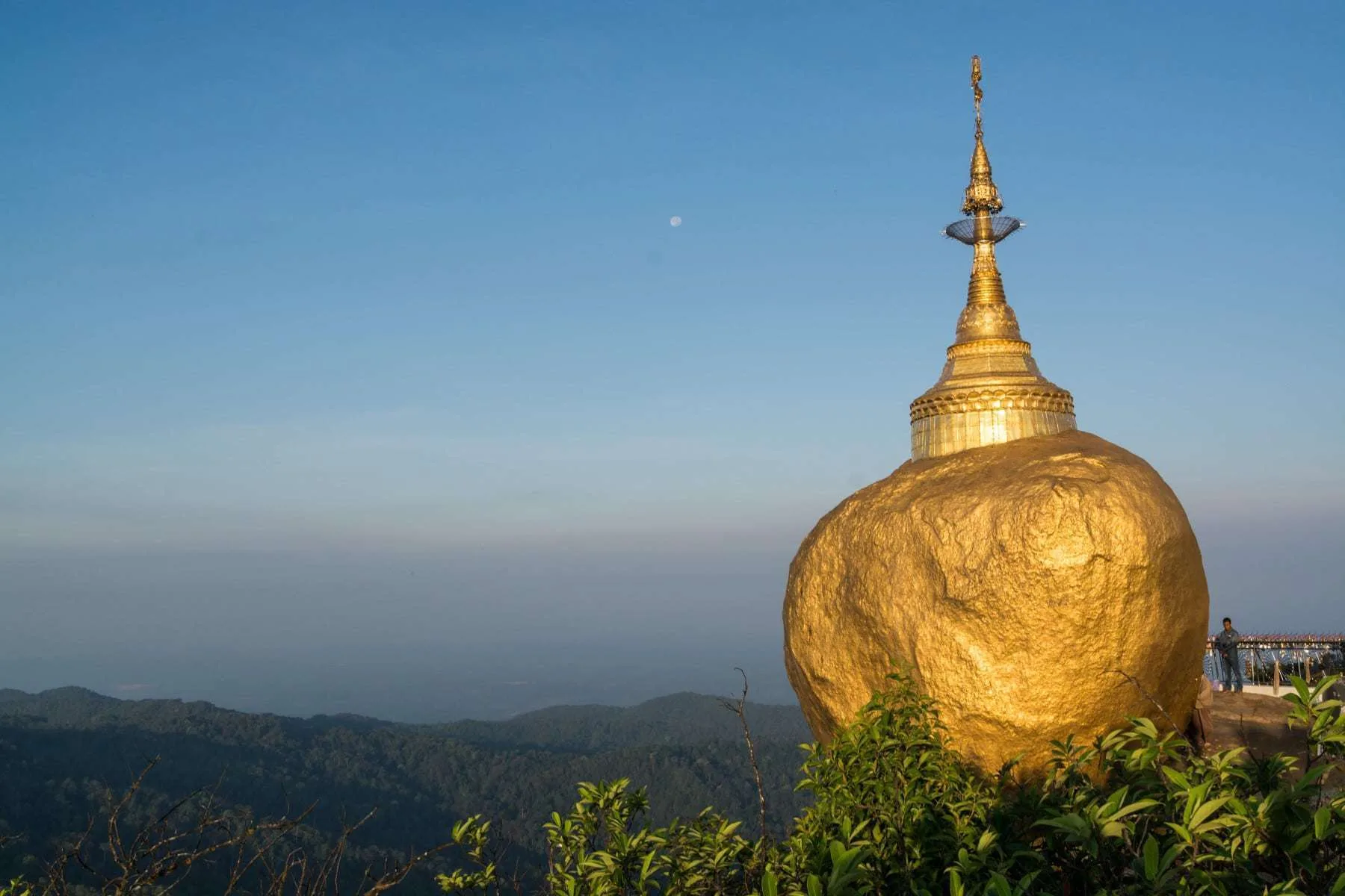 kyaiktiyo rock gold burma