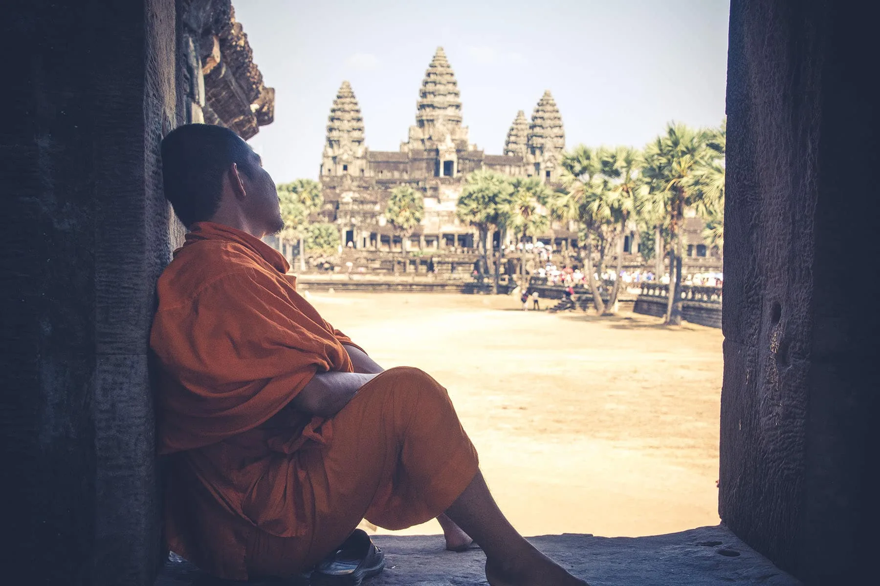 monk angkor wat