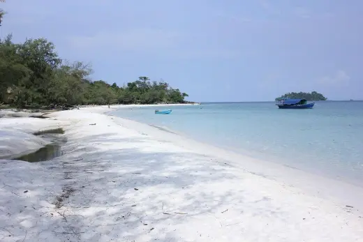 white sand beach koh rong cambodia