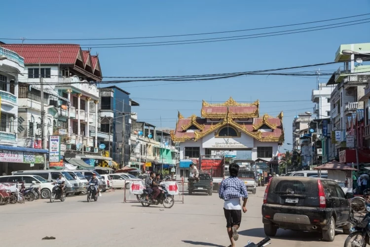 myawaddy border post - mae sot - burma thailand