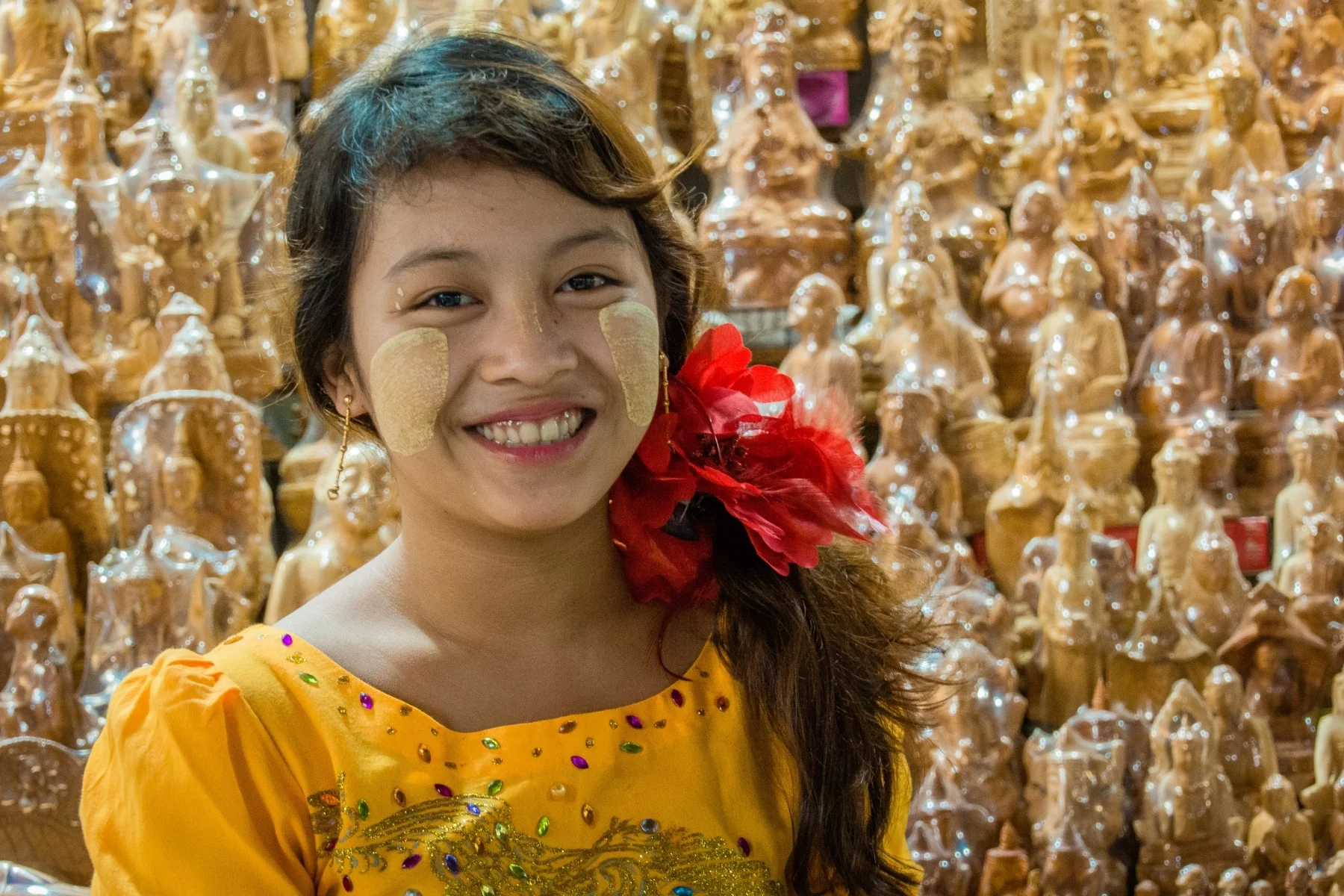 Burmese smile with tanaka on cheeks