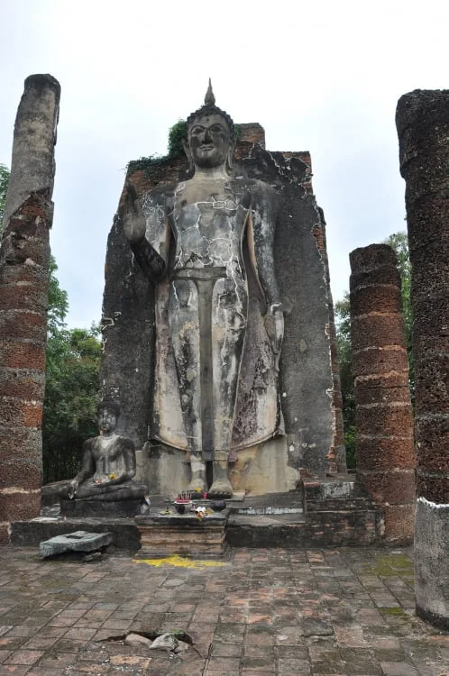 standing buddha wat saphan hin sukhothai