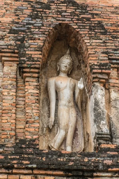 buddha walk wat mahathat historical park sukhothai