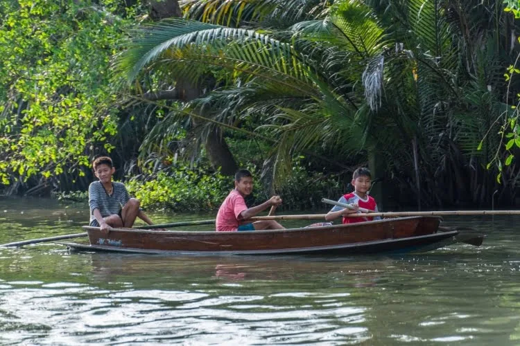 children's boat tour amphawa