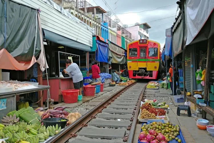 mae klong train market samut songkhram - thailand