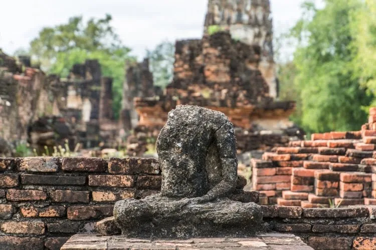 remains statue wat phra phai luang sukhothai