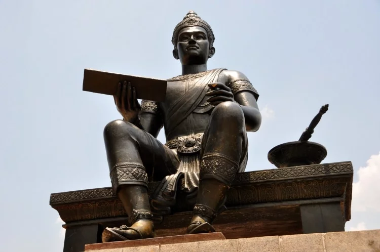 statue of king ramkhamhaeng sukhothai