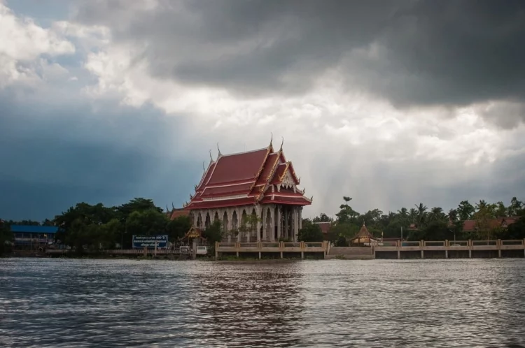 long river temple mae klong tour amphawa - thailand