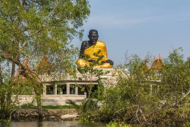 boat tour amphawa monk statue