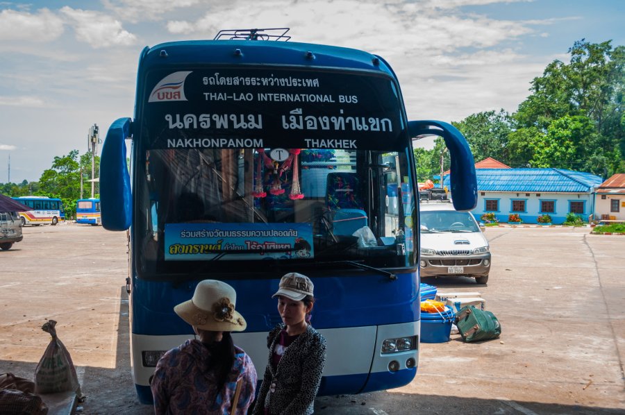 bus transfrontalier lao-thai nakhon phanom - thakhek