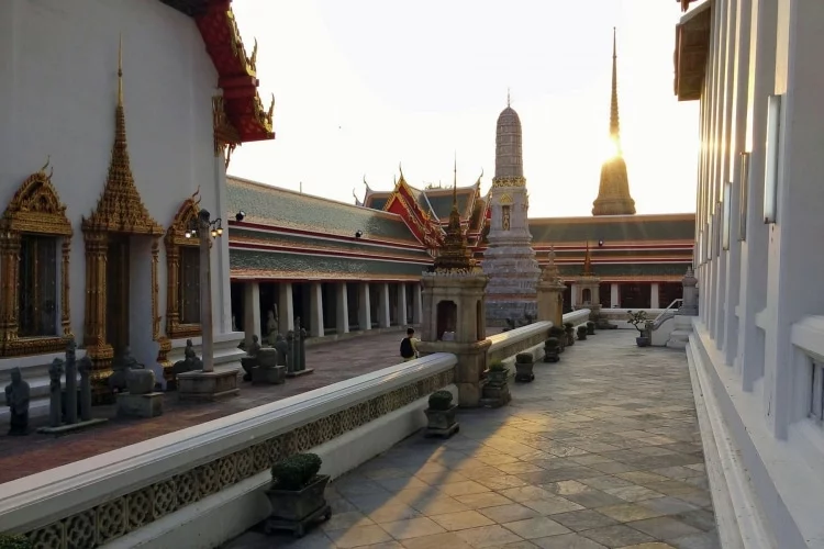 sunset wat pho bangkok