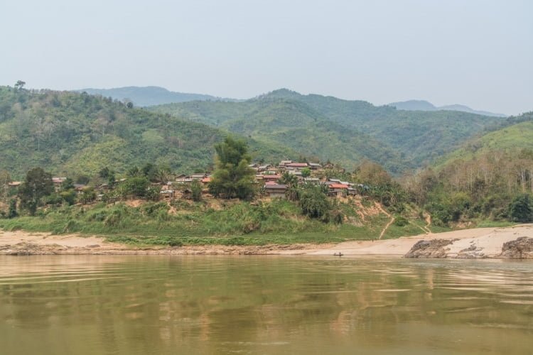 le long du mekong croisiere slow boat laos