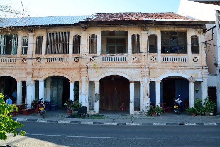 maison coloniale savannakhet laos