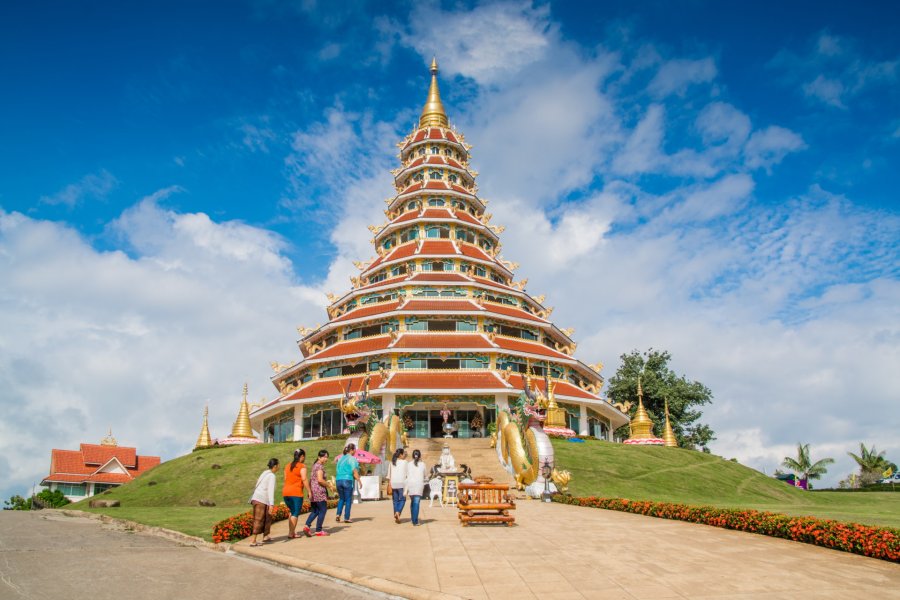 pagode phop chok dhamma chedi wat huay pla kang chiang rai pagode 9 etages wat huay pla kang chiang rai