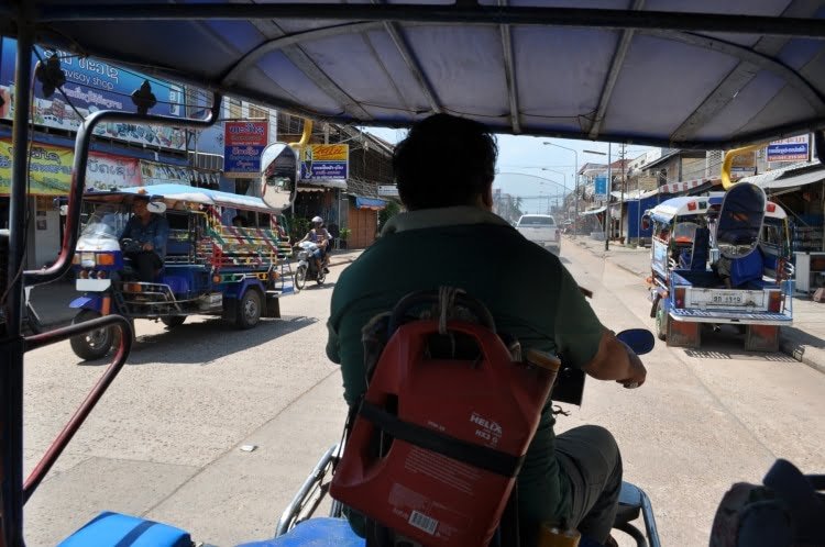 sur un samlo savannakhet - laos