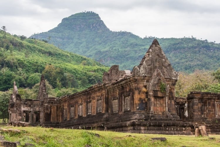 vat phou au pied du mont pasak champassak