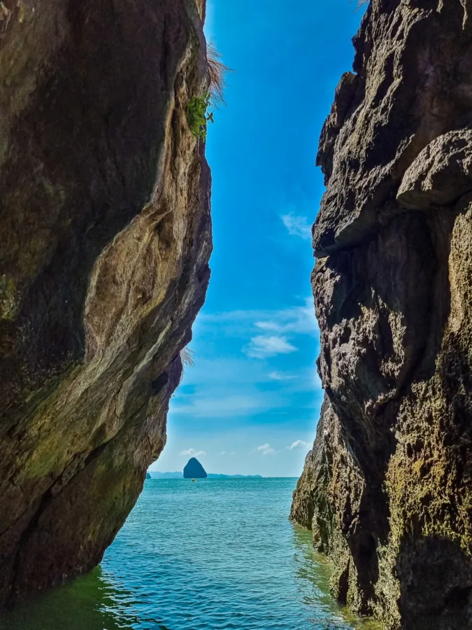 between two walls ko hong phang nga bay