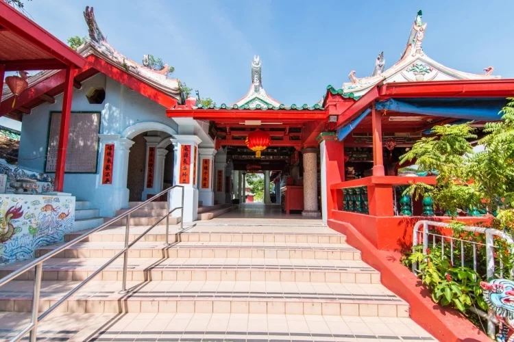 entrance chinese temple da bo gong kusu island singapore