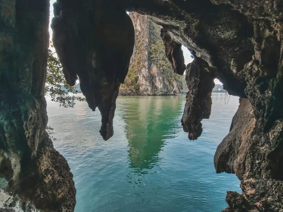 opening on phang nga bay in kaeo cave