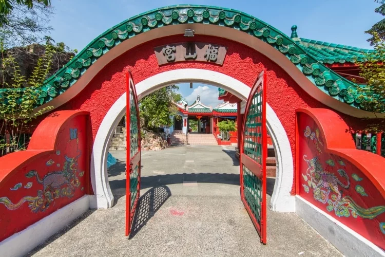 entrance door chinese temple kusu island singapore