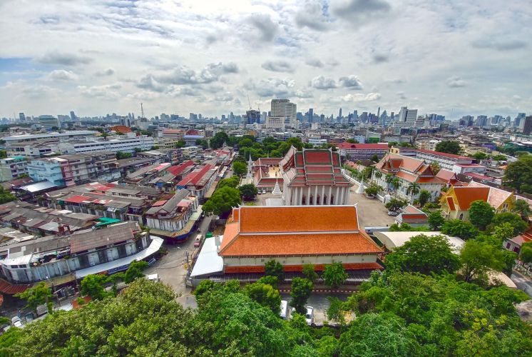 bangkok skyline chedi montagne or wat saket