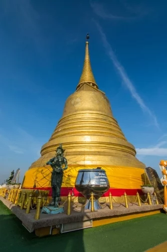 chedi mountain gold wat saket bangkok