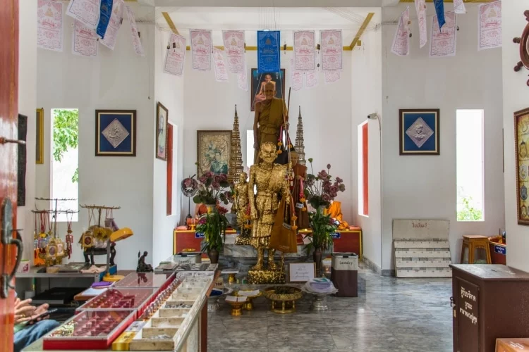 interior sanctuary krom luang chumphon khet udomsak - thailand