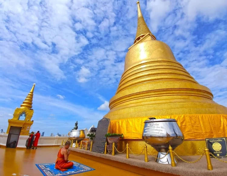 monk praying chedi mountain or wat saket bangkok